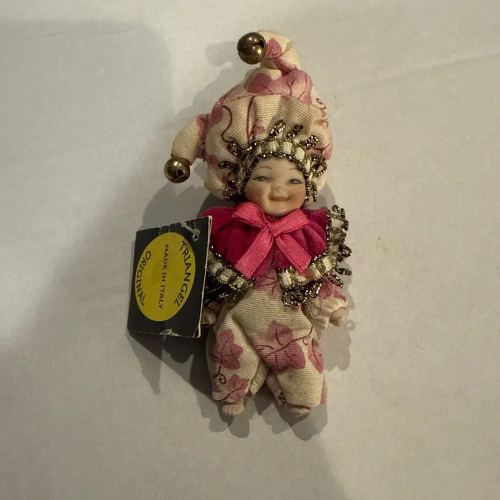 Porcelana Capodimonte Triangle Italian Created by Giovanni Gasparotto‎ - Dirty